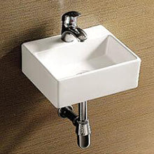 Мивки за баня без преливник: кога са удобни и кога не са добра идея – минималистична стенна бяла мивка с кран в баня