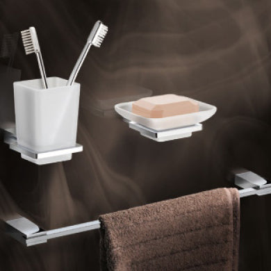 Аксесоари за баня - комплект поставки за четки, сапунник и лира в модерен хромов дизайн