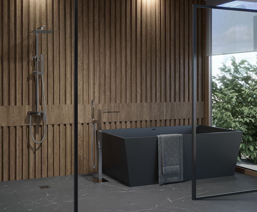 Свободностоящ смесител за вана Bold Chrome Aquagrif в модерен черен интериор, свободностояща вана, ръчен душ, KERANOVA