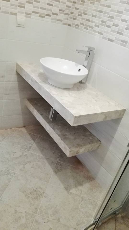 Плотове от технически камък конзолен плот за мивка в санитарно помещение – онлайн магазин за обзавеждане за бани KERANOVA