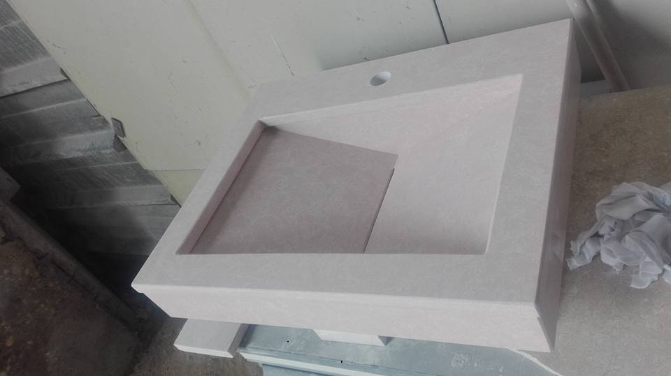 Плотове от технически камък - бял плот за мивка с вграден улей, онлайн магазин за обзавеждане за бани KERANOVA