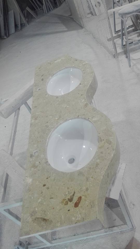 Плотове от технически камък двоен мивчен плот в светъл бежов тон от онлайн магазин за обзавеждане за бани KERANOVA