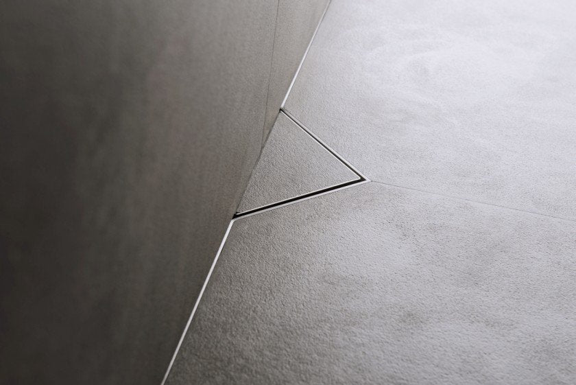 Сифон за вграждане на плочка - триъгълен в ъгъл от неръждаема стомана, незабележим дизайн за баня | KERANOVA