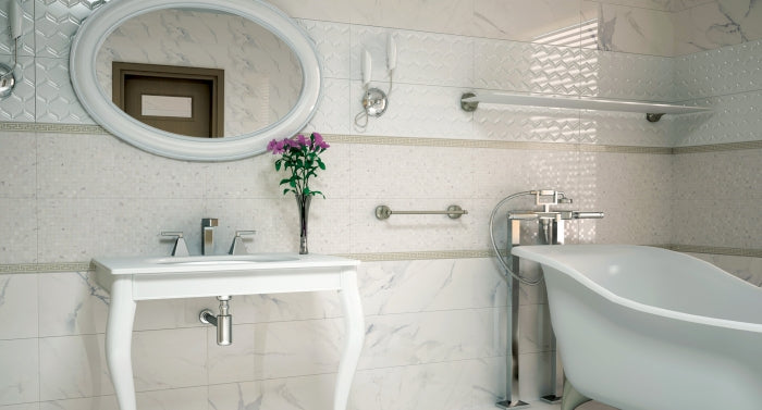 Баня Marmo Borghini 25x65 – елегантна баня с бели мраморни плочки, ретро вана и мивка, онлайн магазин за обзавеждане KERANOVA