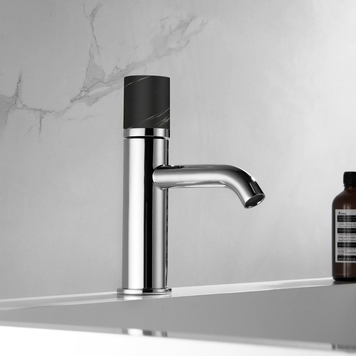 Смесител за мивка Joan Marmo Nero – стоящ хромиран смесител с черна мраморна дръжка, керамичен механизъм, онлайн магазин за обзавеждане за бани KERANOVA