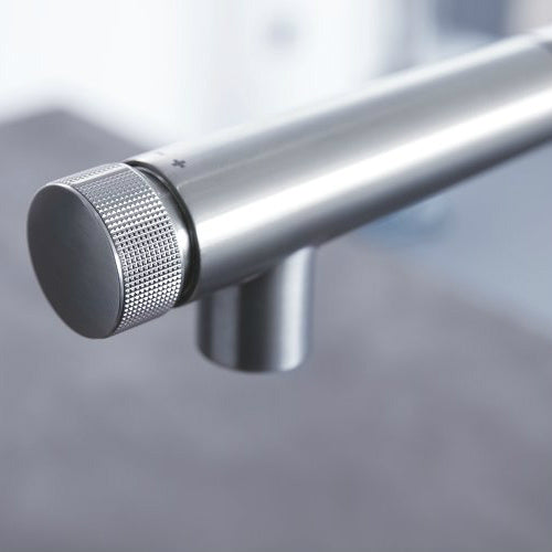 Alt Tag: Кухненски смесител Grohe Essence SmartControl - изтеглящ с хромирано покритие, издърпващ чучур и SmartControl бутон
