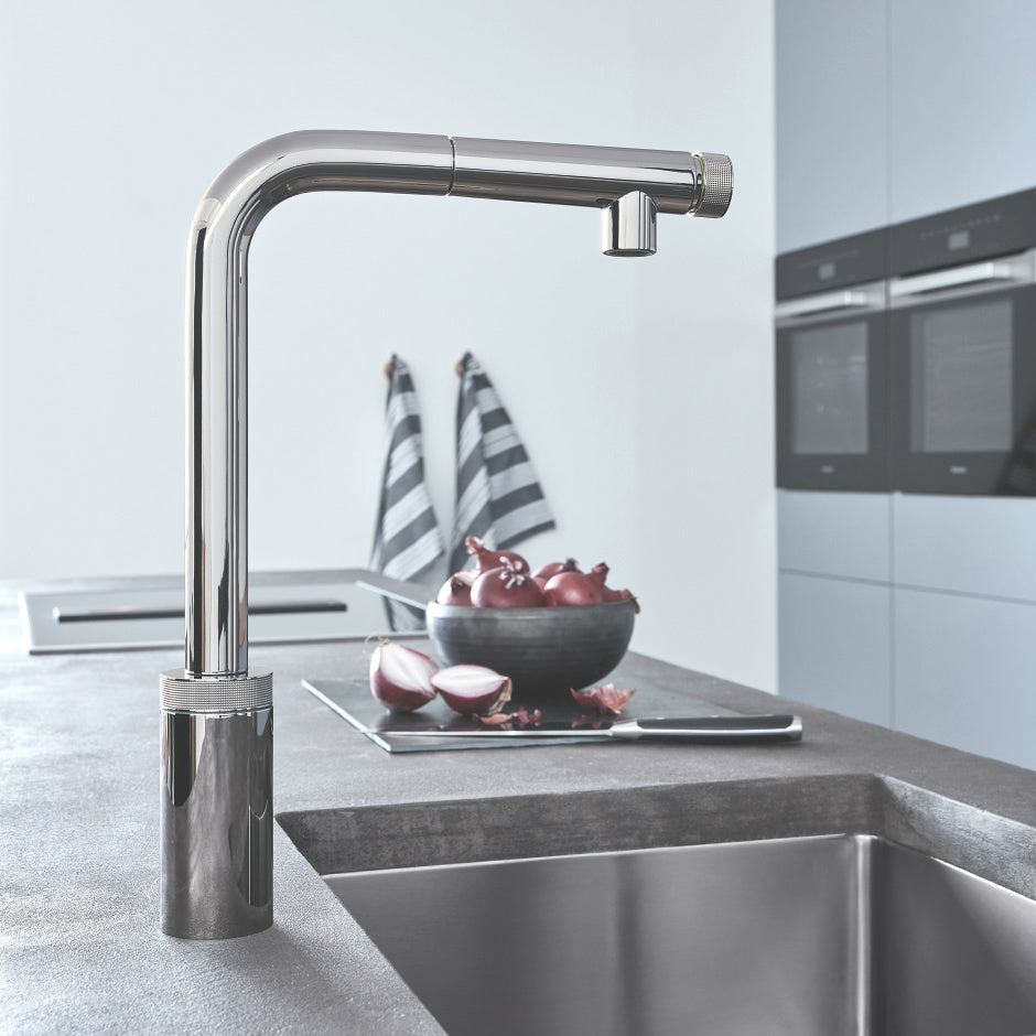 Alt Tag: Кухненски смесител Grohe Minta SmartControl - изтеглящ в модерна кухня, хромирано GROHE StarLight покритие, магнитно прибиране KERANOVA