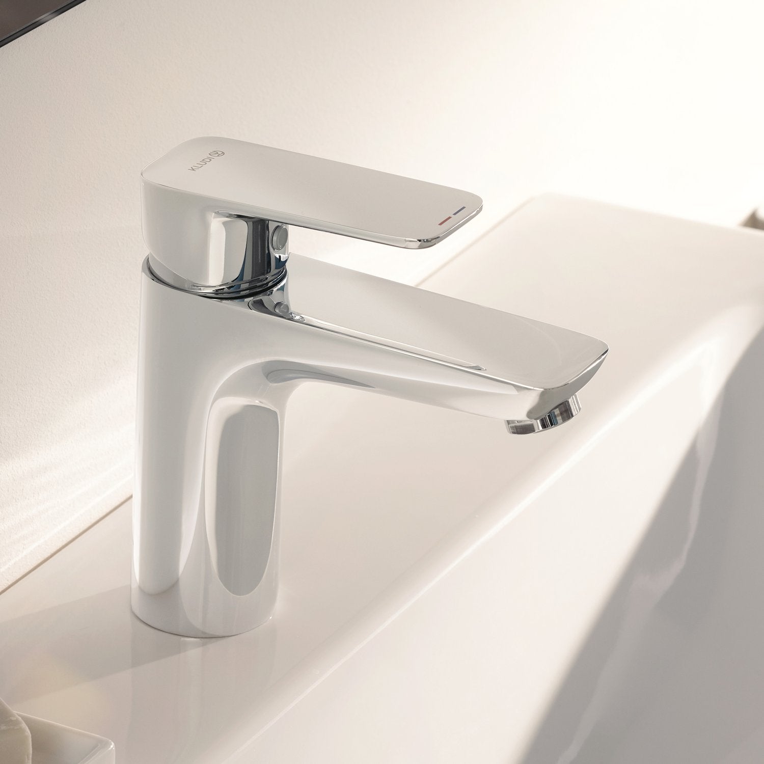 Смесител за мивка Kludi Pure&Style Chrome - хромирана еднодупкова батерия с керамичен механизъм, масивна ръкохватка, доставка от онлайн магазин за обзавеждане за бани KERANOVA
