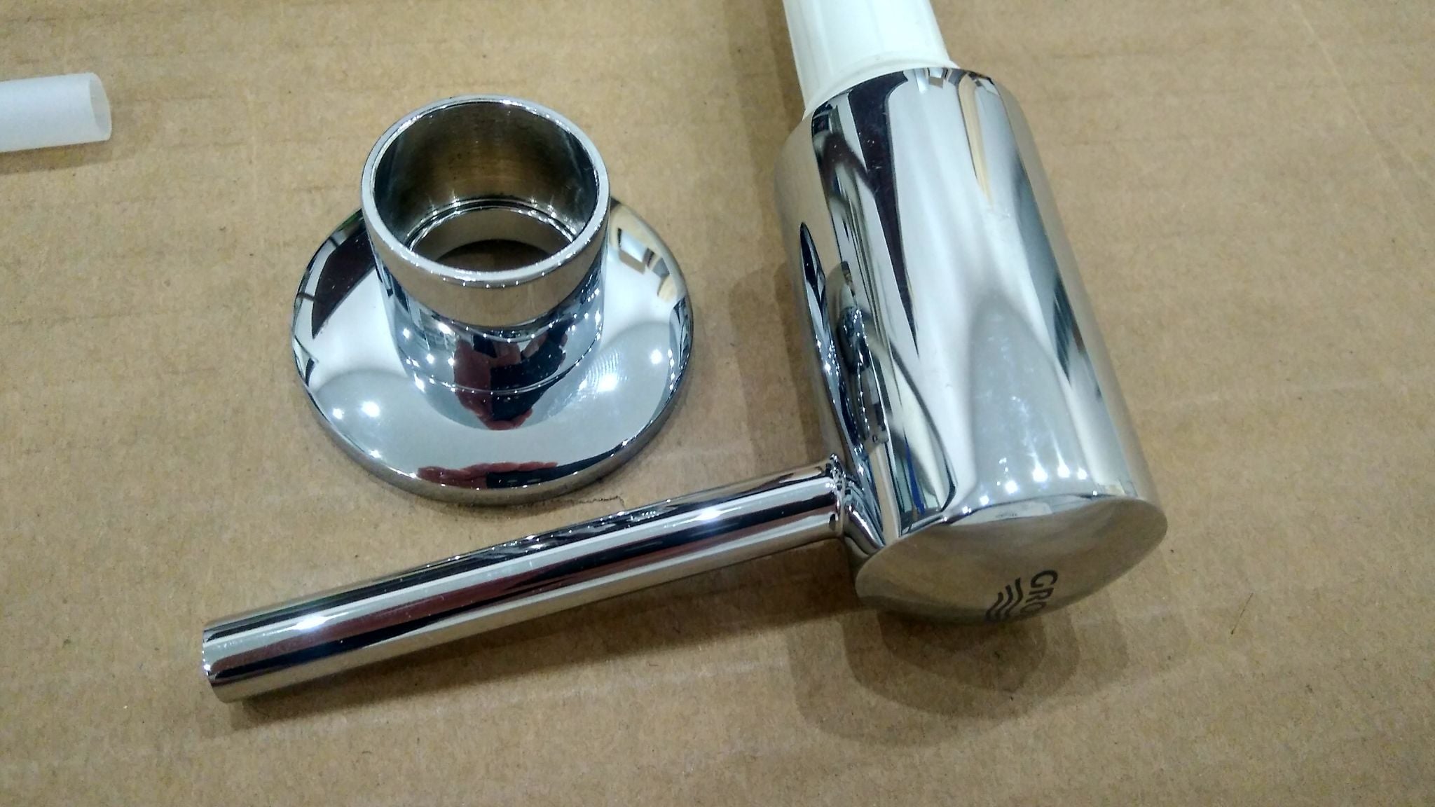 Дозатор за сапун Grohe вграден 400 мл, отвор ø35 мм – онлайн магазин за обзавеждане за бани KERANOVA