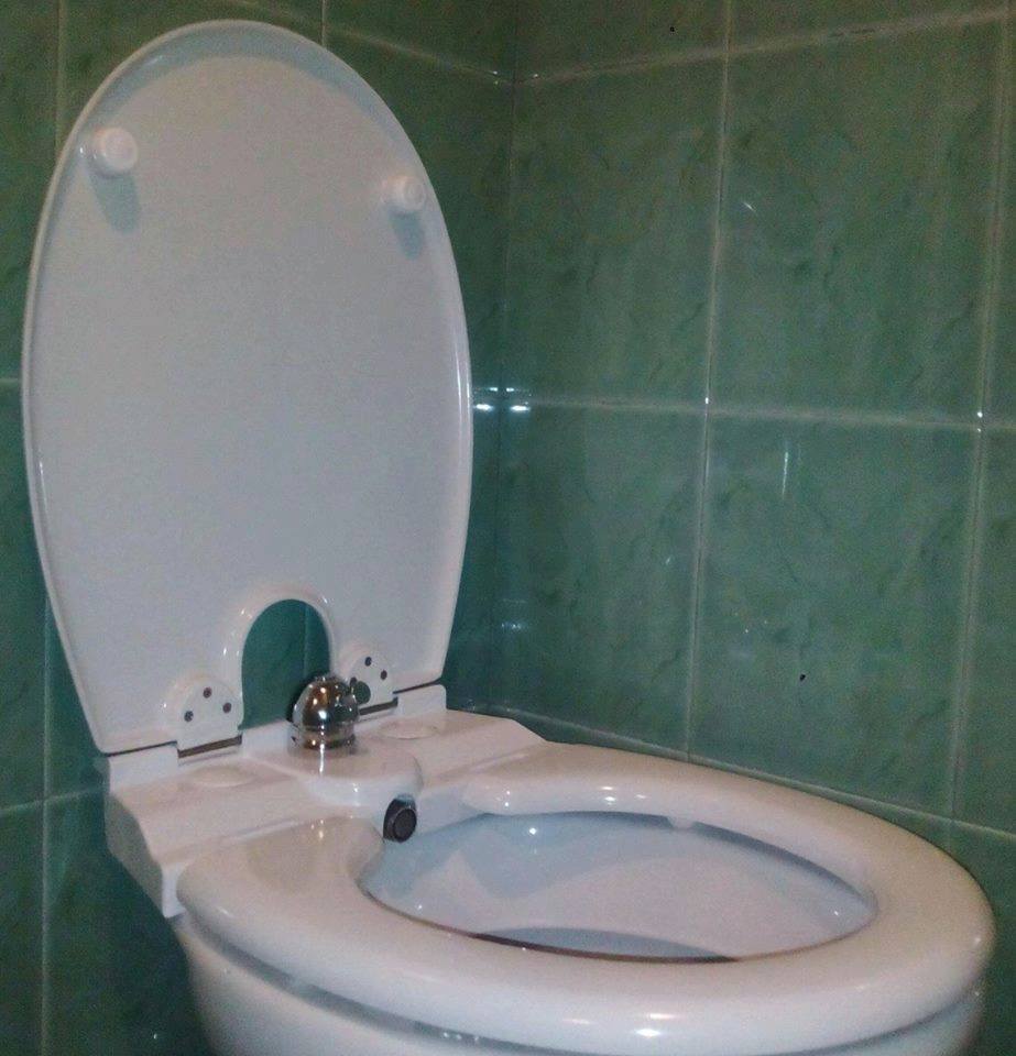 Дъска биде с вграден смесител и регулируемо преместване за универсални тоалетни чинии, онлайн магазин KERANOVA