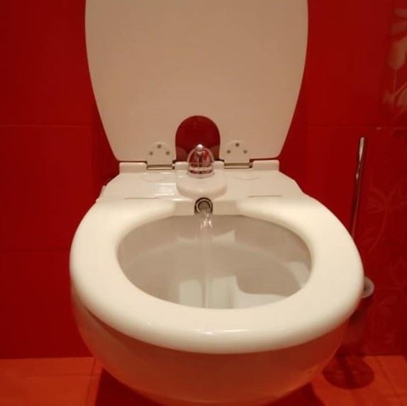 Дъска биде с вграден смесител и свързване към топла и студена вода - онлайн магазин за обзавеждане за бани KERANOVA