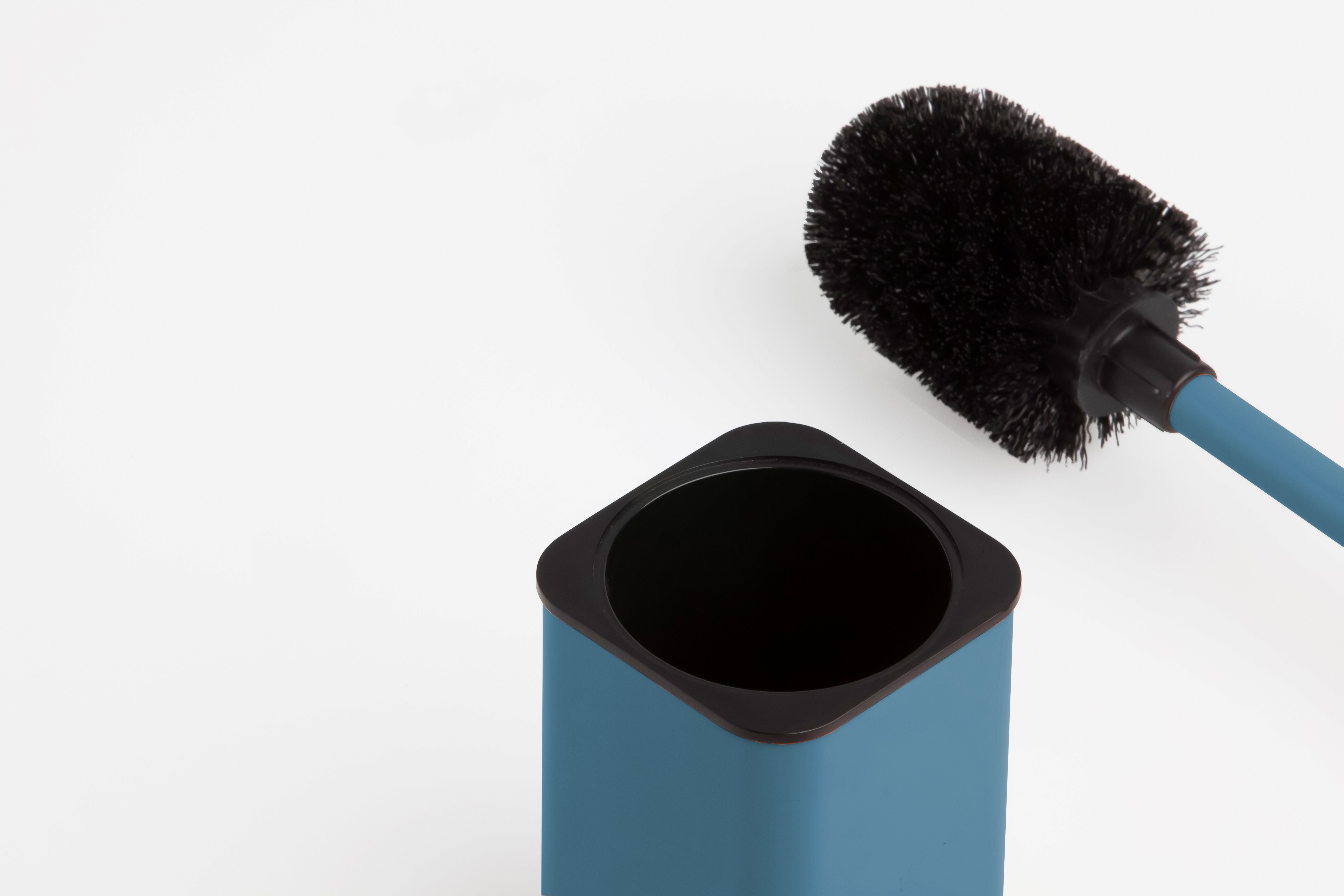Серия SLIM - Atlantic Blue тоалетна четка с държач, луксозен аксесоар за баня | KERANOVA онлайн магазин