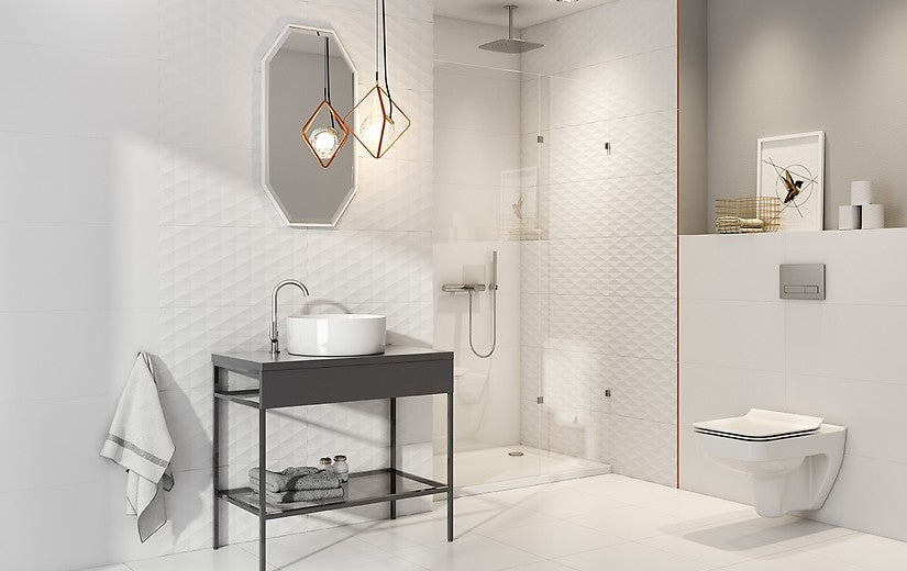 Баня Arctic Storm 30x60 Cersanit - бяла модерна баня с сатенени и структурни плочки, мивка на плот и стъклен душ, онлайн магазин KERANOVA