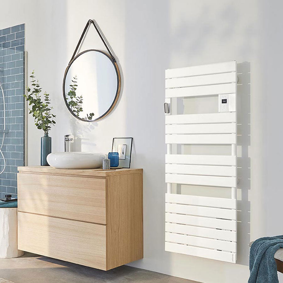 Електрическа лира Adelis Digital 500W бяла дизайнерска лира за баня с дигитален термостат и LCD дисплей - KERANOVA онлайн магазин