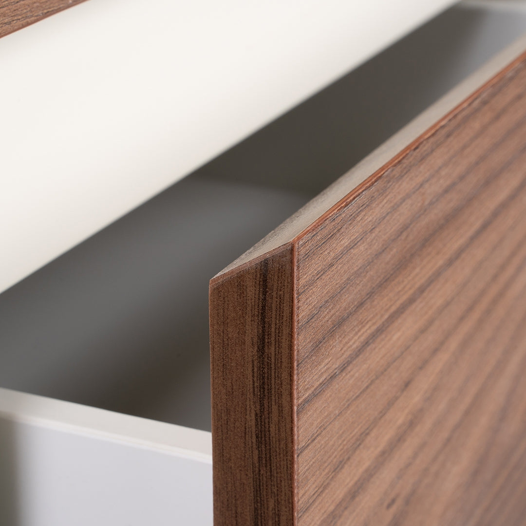 Мебел Алекса 65 - близък план на дървена предна част на чекмедже с фрезовани дръжки, PVC HPL покритие, онлайн магазин за обзавеждане KERANOVA