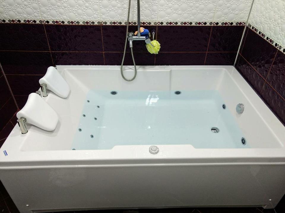 Хидромасажна вана Atina 180x120 см. в бяла класическа правоъгълна форма с тясни бордове и вградени джетове - онлайн магазин за обзавеждане за бани KERANOVA