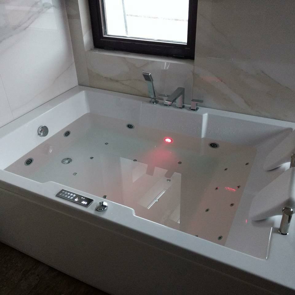 Хидромасажна вана Atina 180x120 см. в бяла класическа конструкция с тесни бордове и джетове – онлайн магазин за обзавеждане за бани KERANOVA