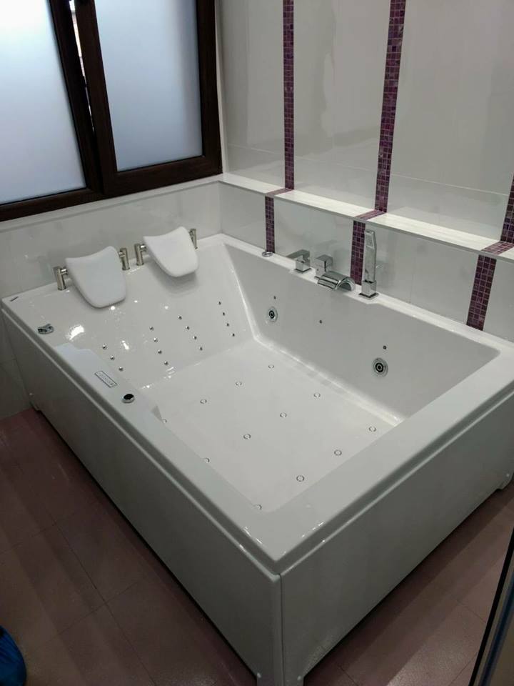 Хидромасажна вана Atina 180x120 см. бяла двумистна вана със джетове и облегалки, онлайн магазин за обзавеждане за бани KERANOVA