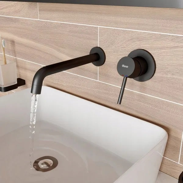 Стенен смесител за мивка Lungo Black Wall черен мат, вграден дизайн с овални форми и чучур 16 см – онлайн магазин за обзавеждане за бани KERANOVA