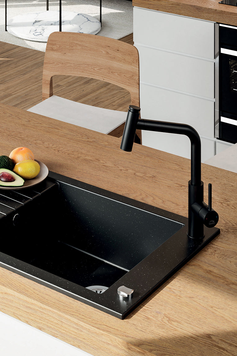 Кухненски смесител Toro Black изтеглящ - Laveo в черен матов дизайн над мивка, едноръкохватков изтеглящ душ за онлайн магазин KERANOVA