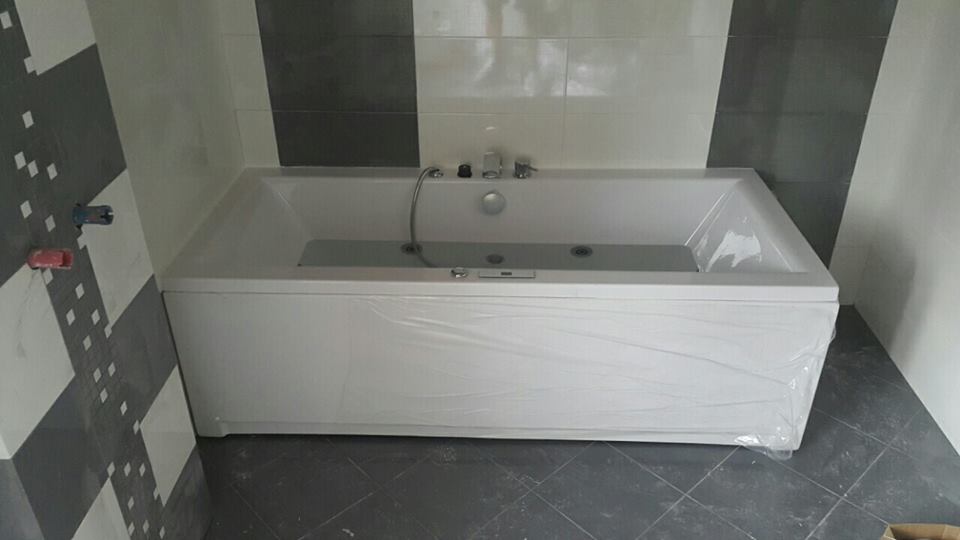 Хидромасажна вана Berlin Duo 180x80 см. в бял класически дизайн за баня, крайна снимка от онлайн магазин за обзавеждане за бани KERANOVA