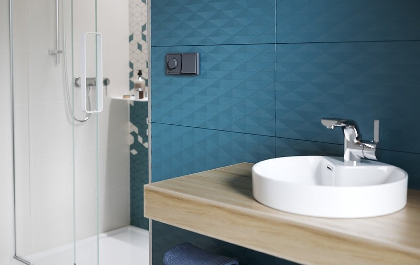 Баня Colour Blink 30x60 Cersanit - тъмносини геометрични плочки в модерна баня, мивка на плот, душ кабина | KERANOVA