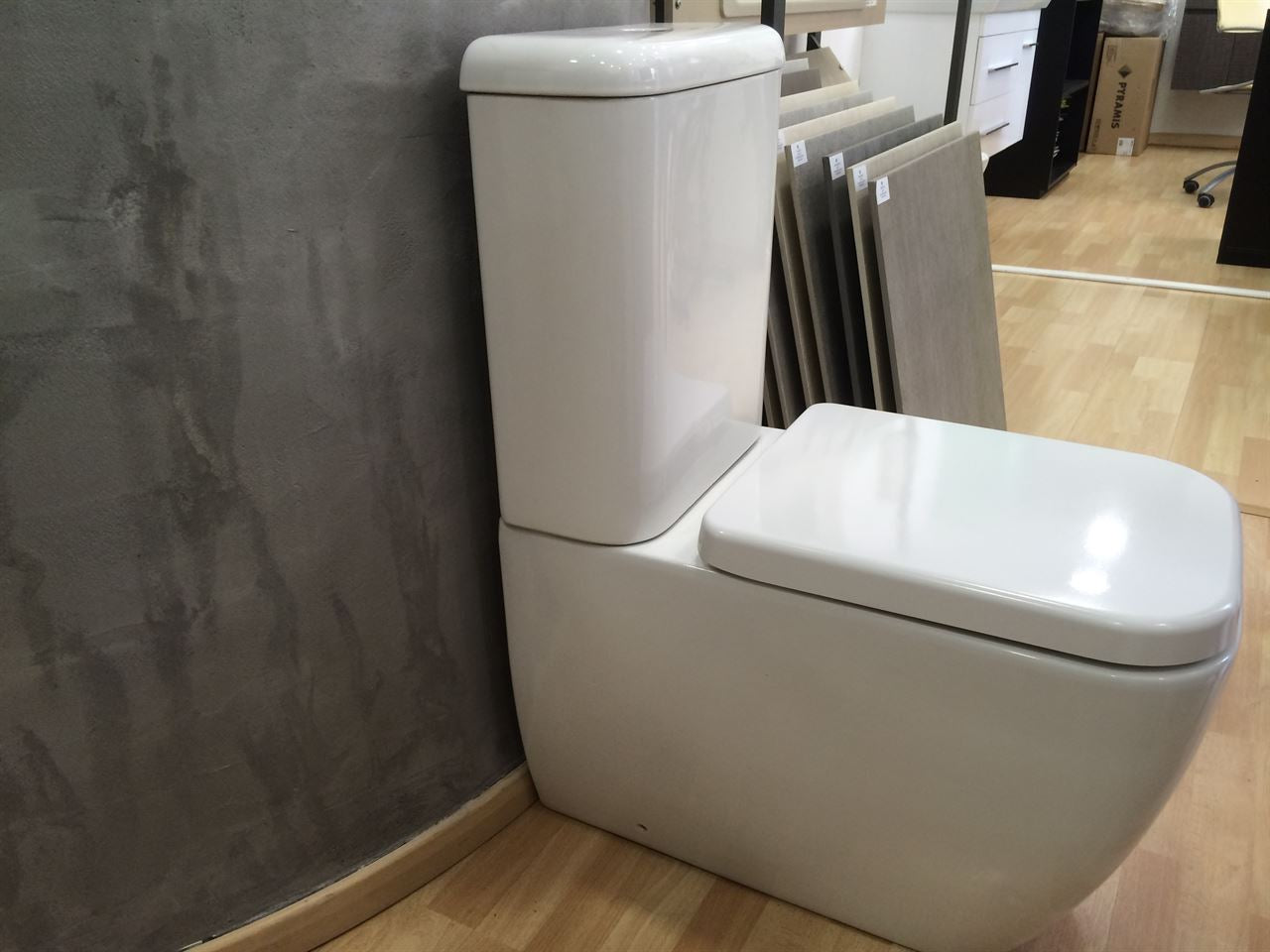 Моноблок Legend - изчистен моноблок с двойно оттичане и забавено падане, онлайн магазин за обзавеждане за бани KERANOVA