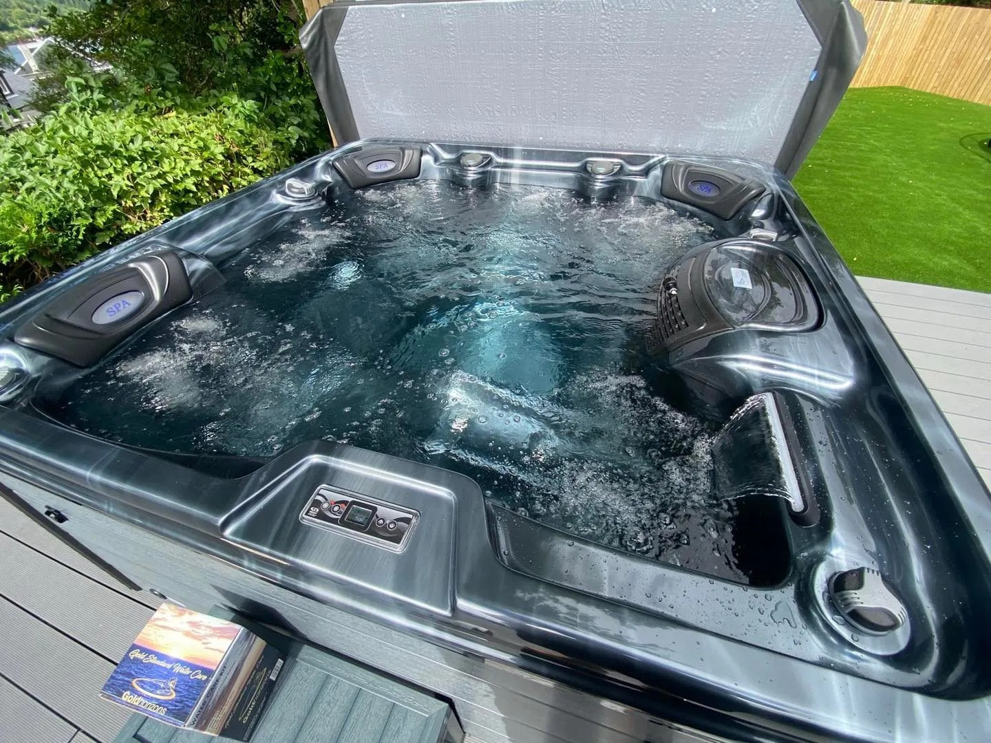 Elk River 200x200 см. компактно джакузи за до 5 души, хидротерапевтична лежанка, 27 неръждаеми дюзи – онлайн магазин KERANOVA