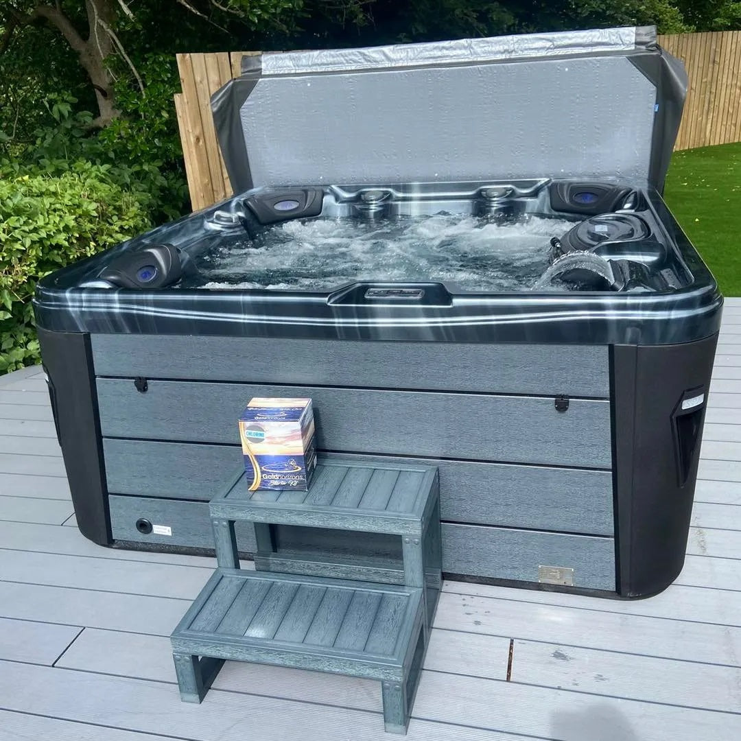 Elk River 200x200 см. компактно джакузи за до 5 души с хидротерапевтична лежанка — онлайн магазин KERANOVA