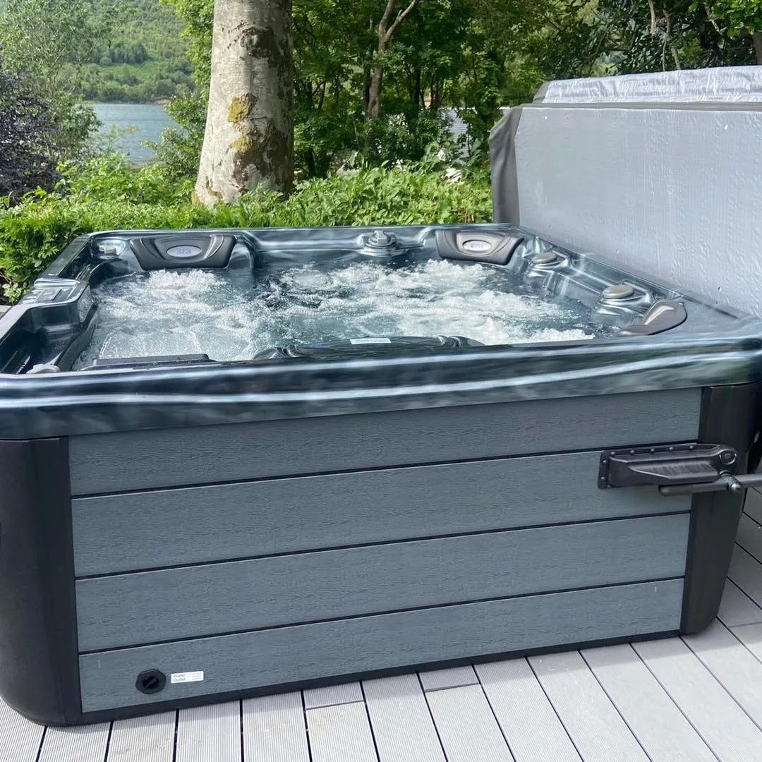 Elk River 200x200 см. компактен джакузи за 5 души с хидротерапевтична лежанка – онлайн магазин за обзавеждане KERANOVA