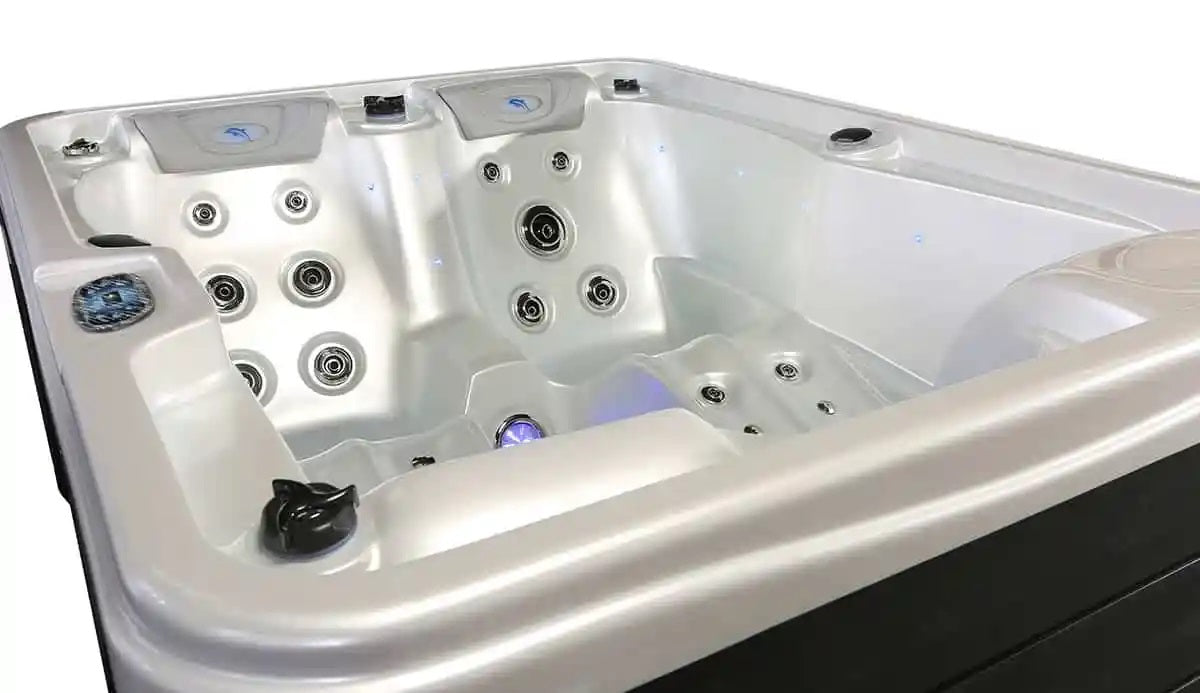 Fraser River 210x170 см. бял компактен джакузи с 28 хидромасажни дюзи за двойки и малки семейства - онлайн магазин KERANOVA
