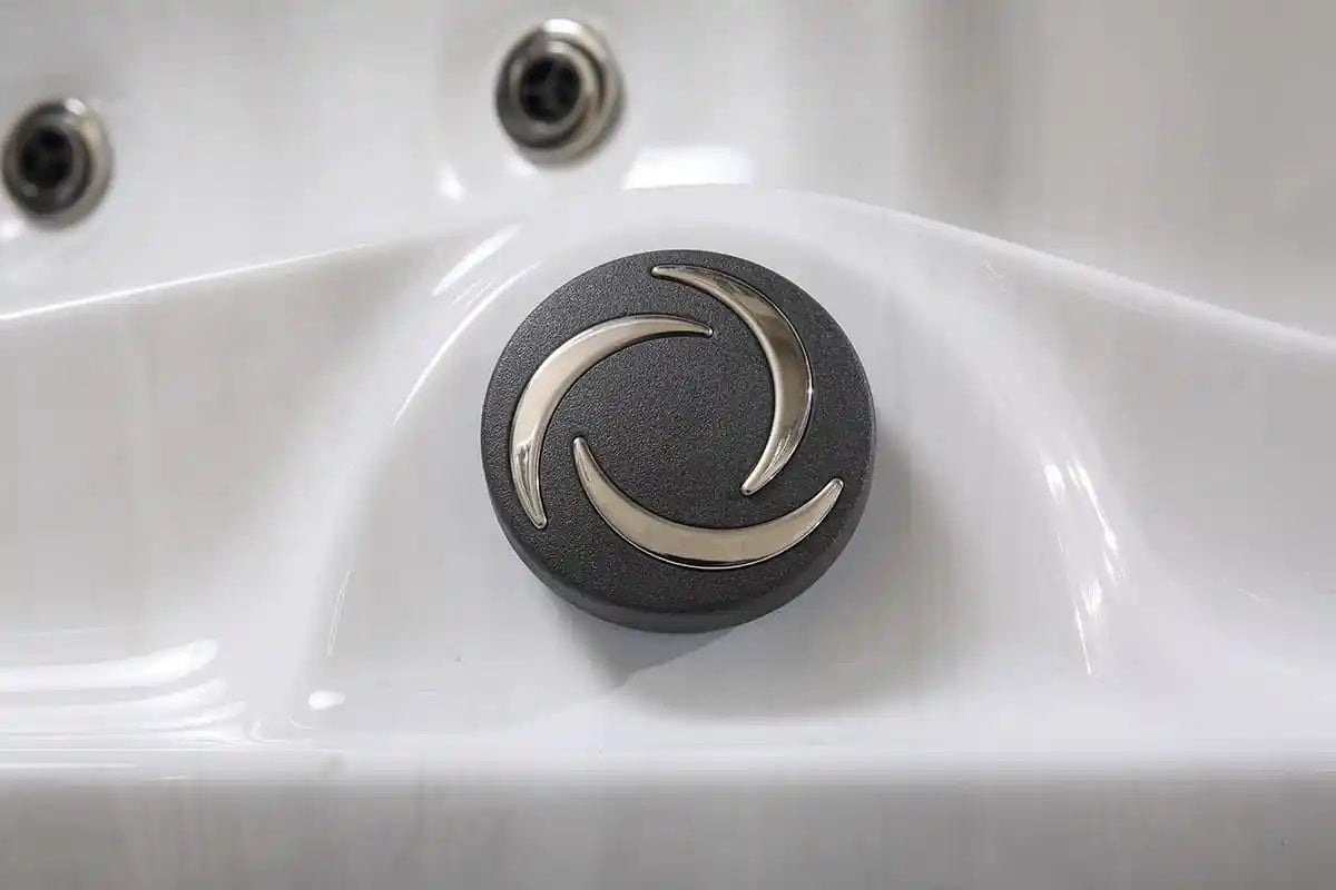 Alt Tag: Fraser River 210x170 см. бутон за управление на джакузи, детайл от компактно хидромасажно меню за онлайн магазин KERANOVA