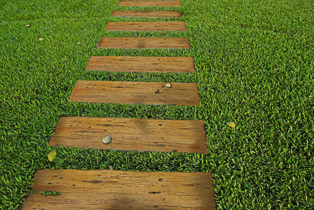 Garden Step от Mathios Stone — декоративни бетонни стъпала с визия на рециклирано дърво в градина, онлайн магазин KERANOVA