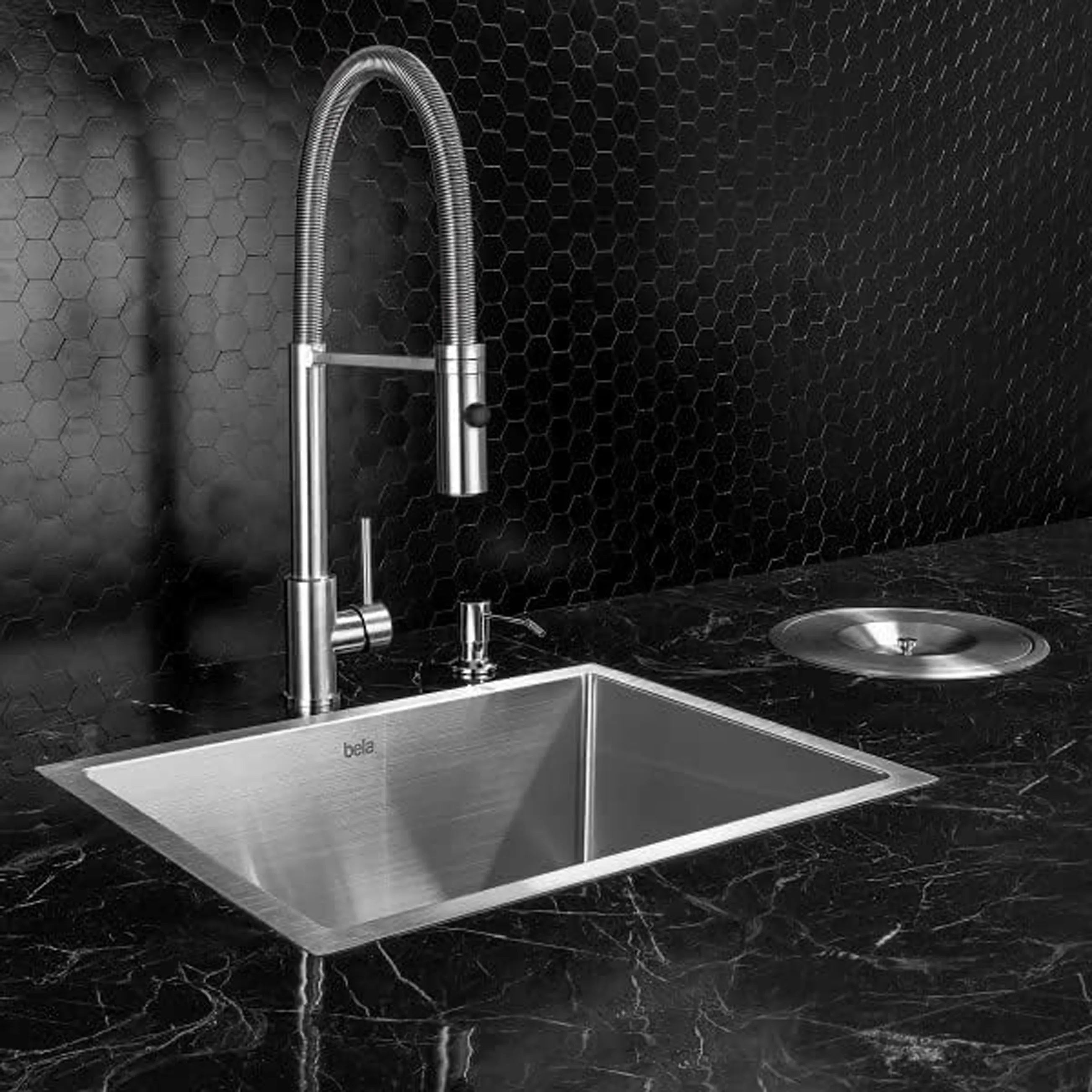 Мозайка 133425 Black декоративна черна керамична мозайка в модерна баня за онлайн магазин KERANOVA