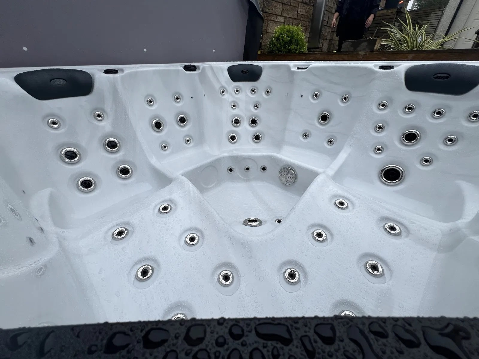 Hydro P DL 200x200 см. бяло джакузи 2x2м с множество хидромасажни дюзи – онлайн магазин KERANOVA