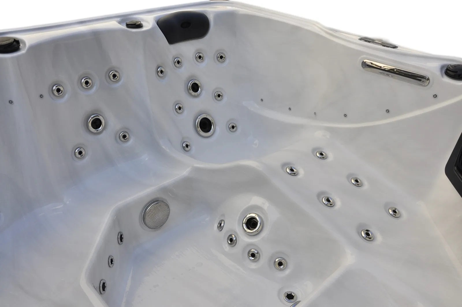 Hydro P SL 200x200 см. бяло джакузи с множество хидромасажни дюзи и лежанка – онлайн магазин за обзавеждане за бани KERANOVA