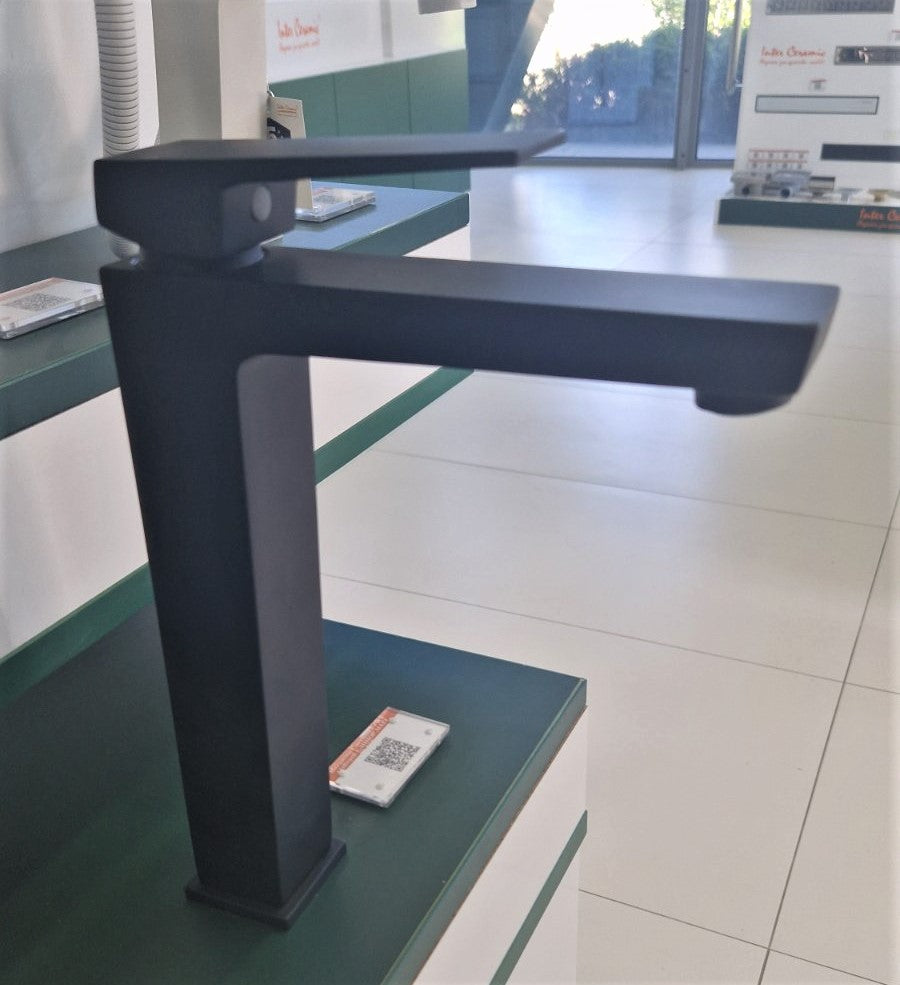 Висок смесител за мивка Elinor Matt Black — черен мат за мивка купа, керамичен Sedal 35 мм, аератор Neopearl, онлайн магазин KERANOVA