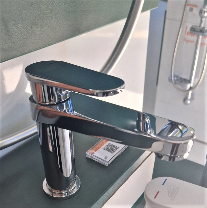 Стоящ смесител за мивка Grigio ICC - хром, керамичен механизъм, аератор Neopearl, меки връзки, онлайн магазин за обзавеждане за бани KERANOVA