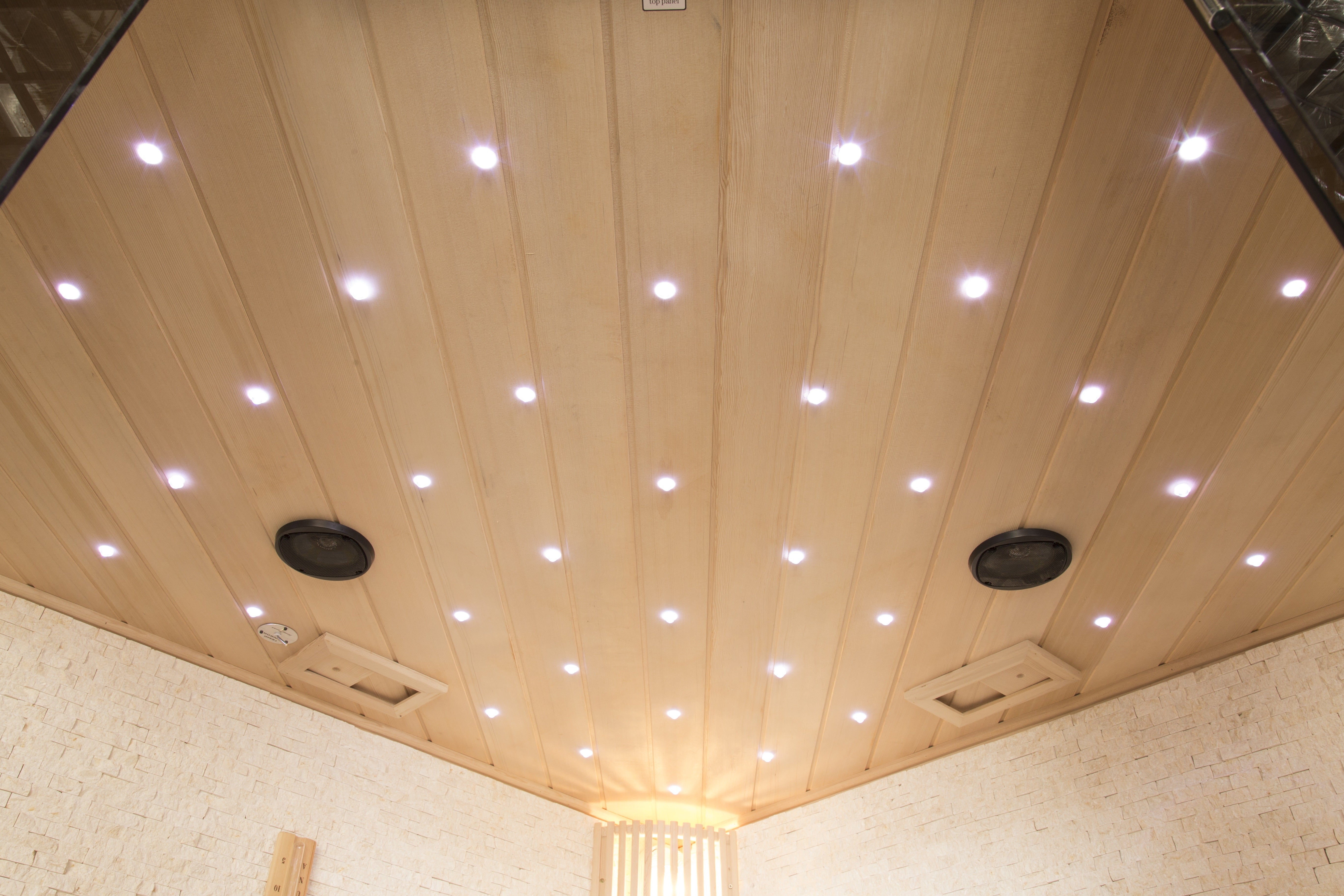 Сауна ICL 204 180х180х210 см. – вътрешен таван с LED осветление, тонколони и вентилатор за онлайн магазин за обзавеждане KERANOVA