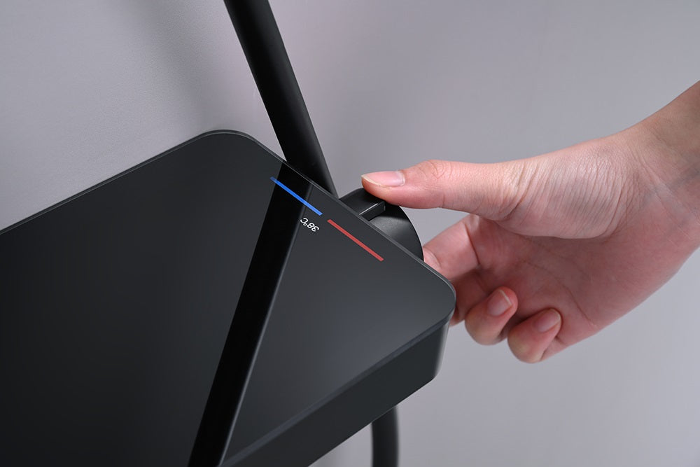 Душ колона с чучур Majestic в черен дизайн, термостатичен смесител и ръчен душ – онлайн магазин за бани KERANOVA