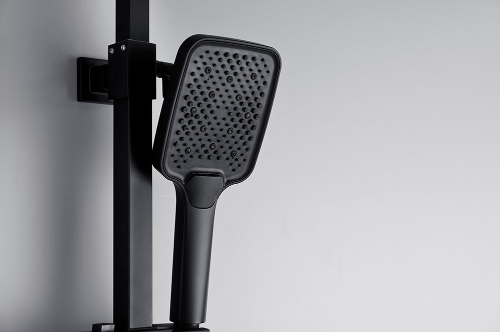 Alt Tag: Душ колона с чучур Majestic - черен ръчен душ 3 функции, телескопична колона, PVC шлаух, термостатичен смесител - KERANOVA онлайн магазин