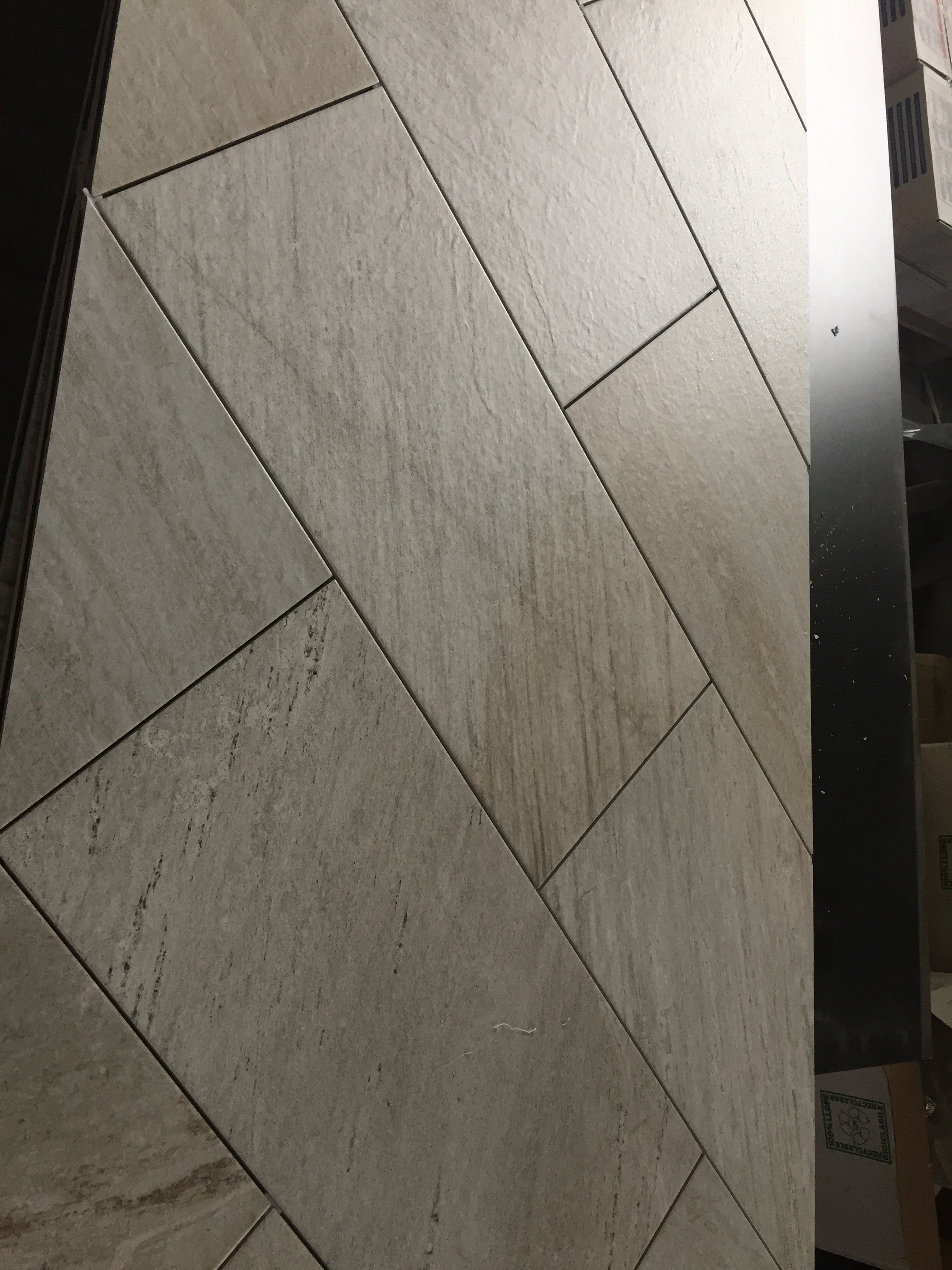 Серия Quartz 37x75 Keratile - испански гранитогрес с каменна повърхност, 37x75 см, наличен в цели кашони - онлайн магазин за обзавеждане за бани KERANOVA