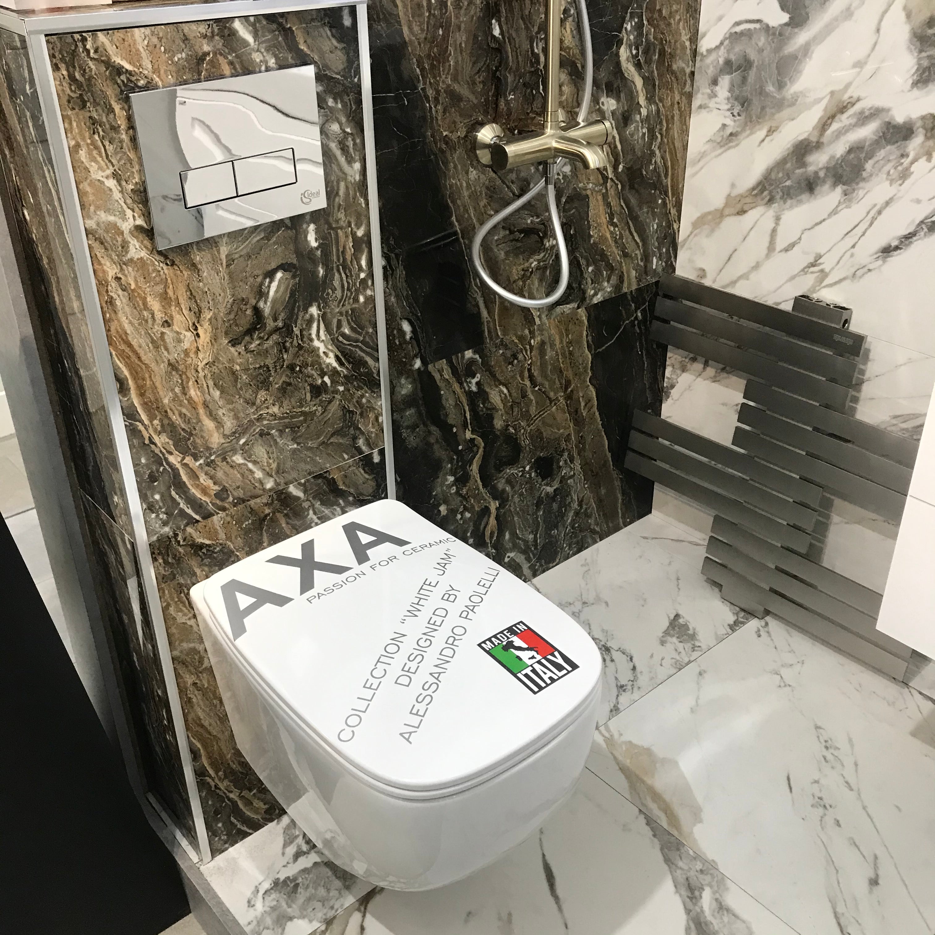 Rimless конзолна тоалетна White Jam - AXA Italy в бял порцелан, безрингова NO RIM технология, антибактериален Duroplast капак