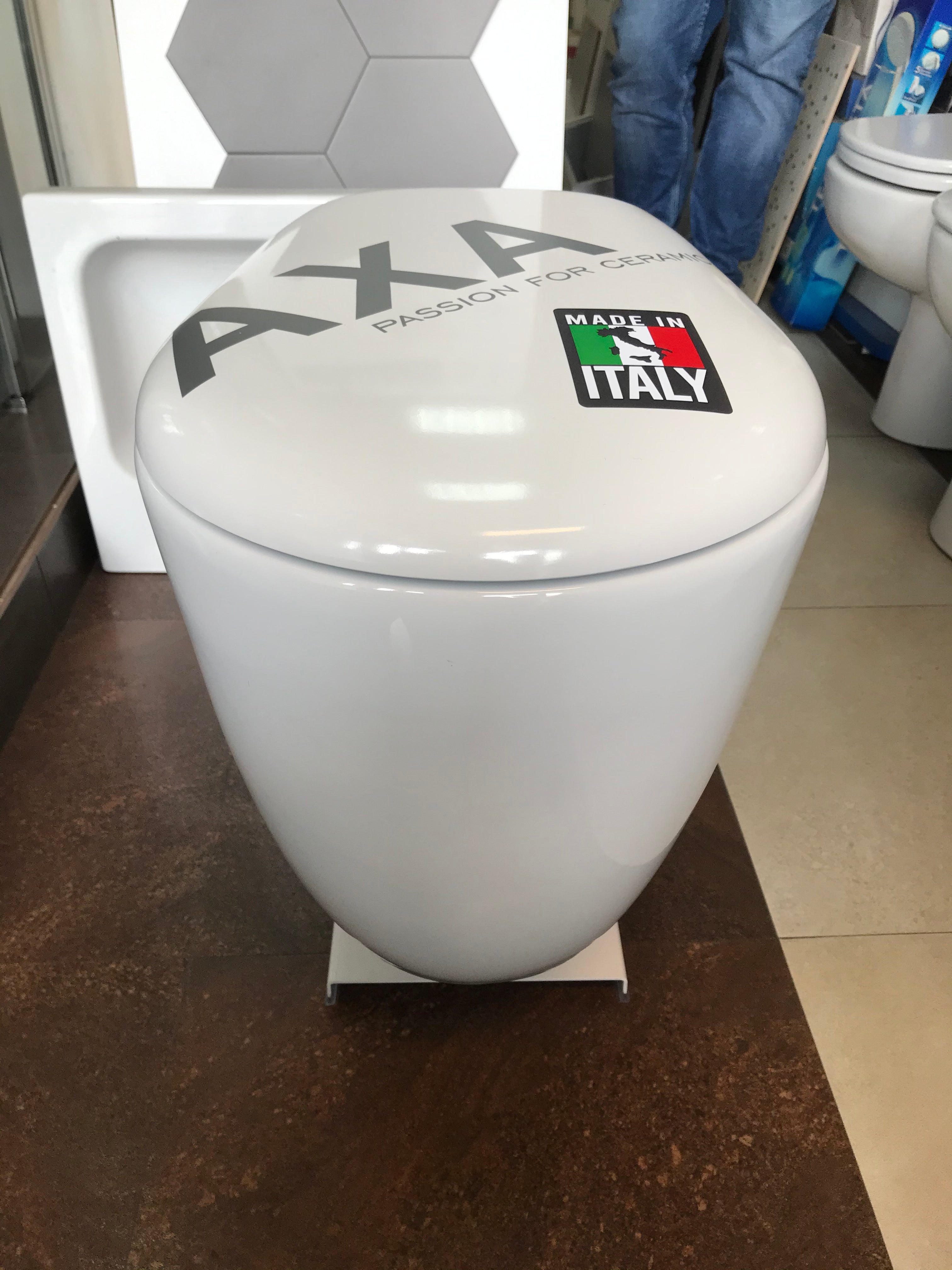 Конзолна тоалетна Normal 48 см. - AXA Italy бяла порцеланова конзолна тоалетна 48 см, Made in Italy, хибридна водоспестяваща технология, KERANOVA
