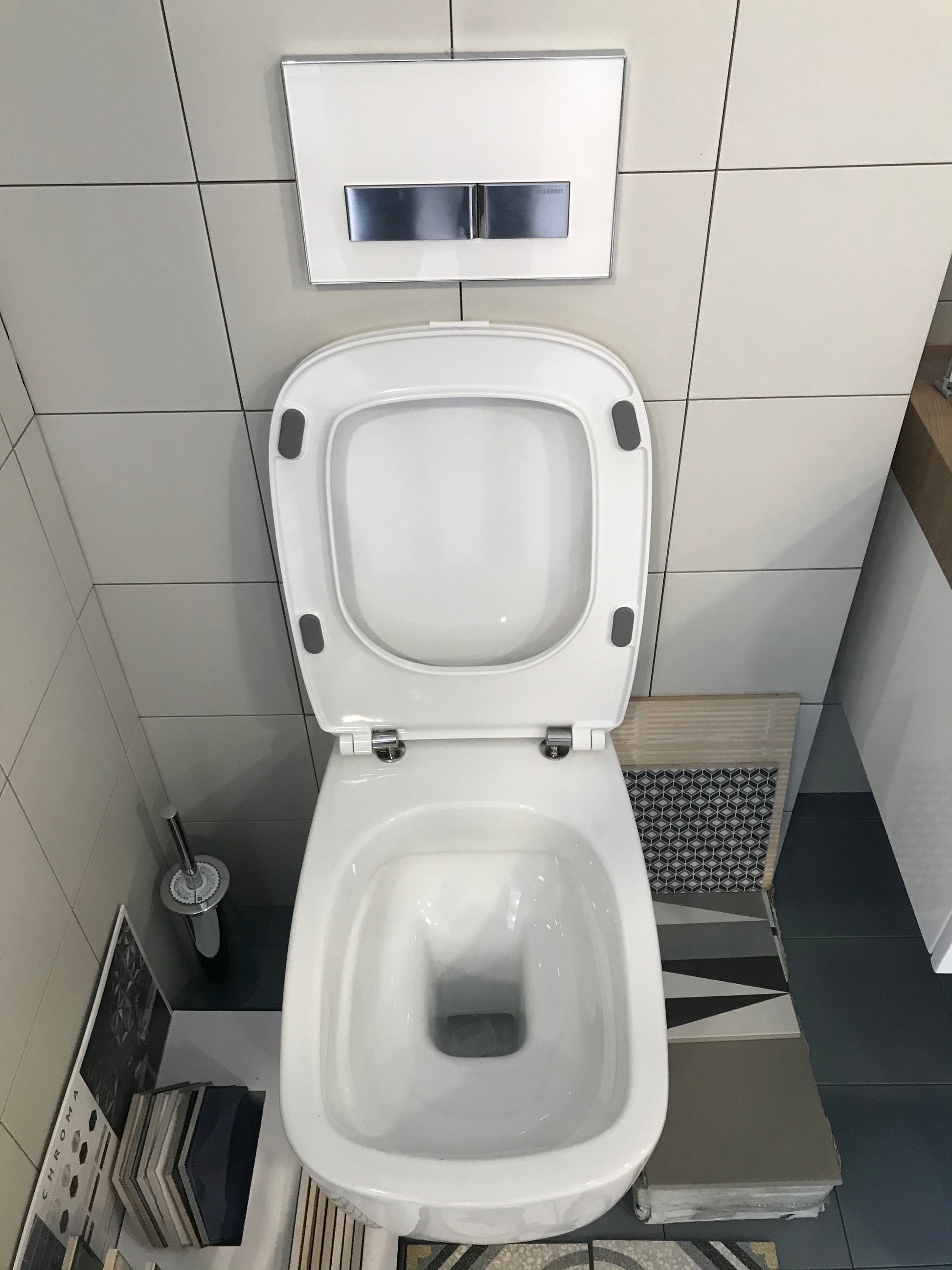 Rimless конзолна тоалетна White Jam - AXA Italy, бял ринг-LESS дизайн, No Rim, DUROPLAST капак, онлайн магазин KERANOVA