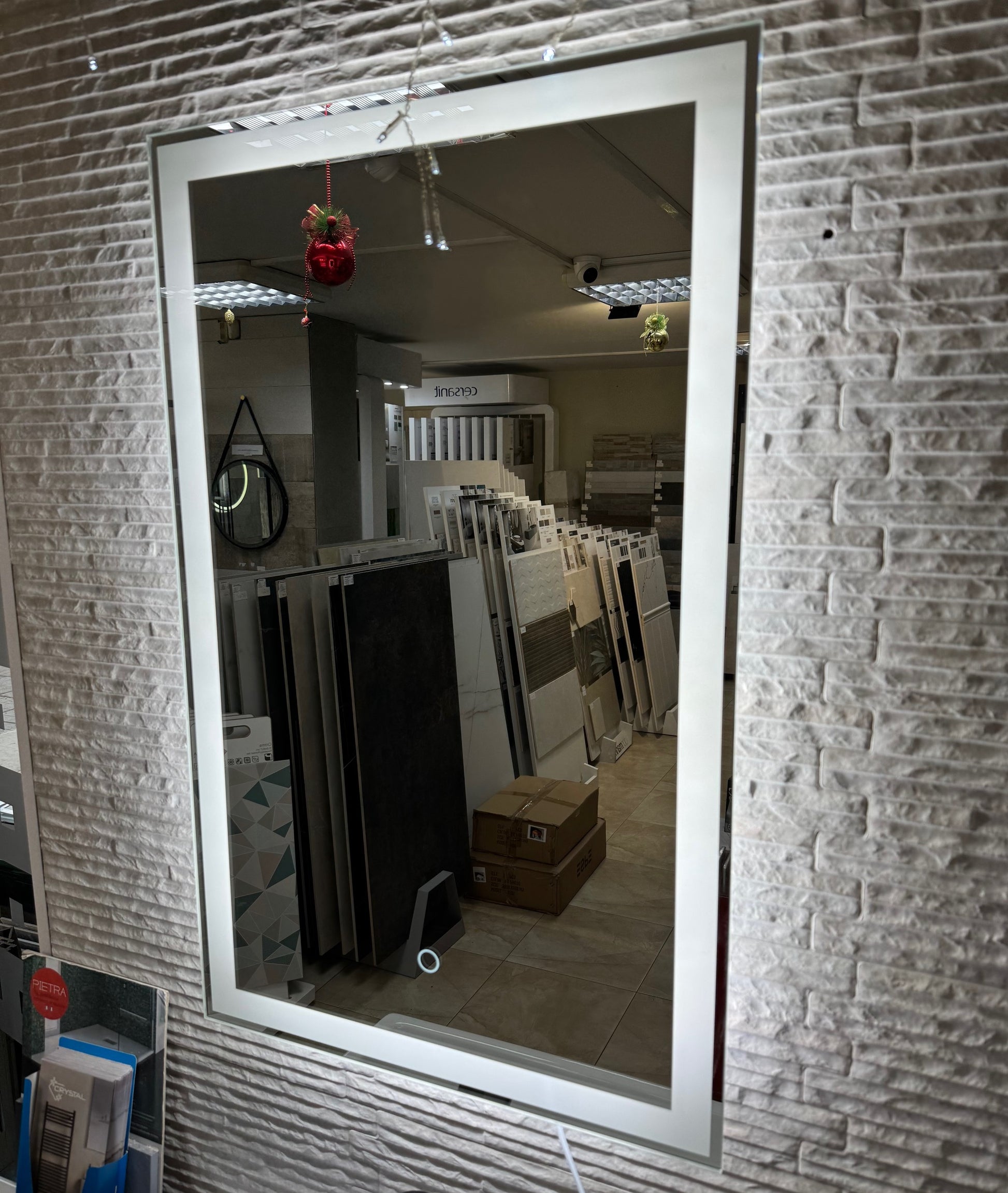 Огледало с осветление 50х80 см. вертикално баня LED със Touch, модел SA-3038 в онлайн магазин за обзавеждане за бани KERANOVA