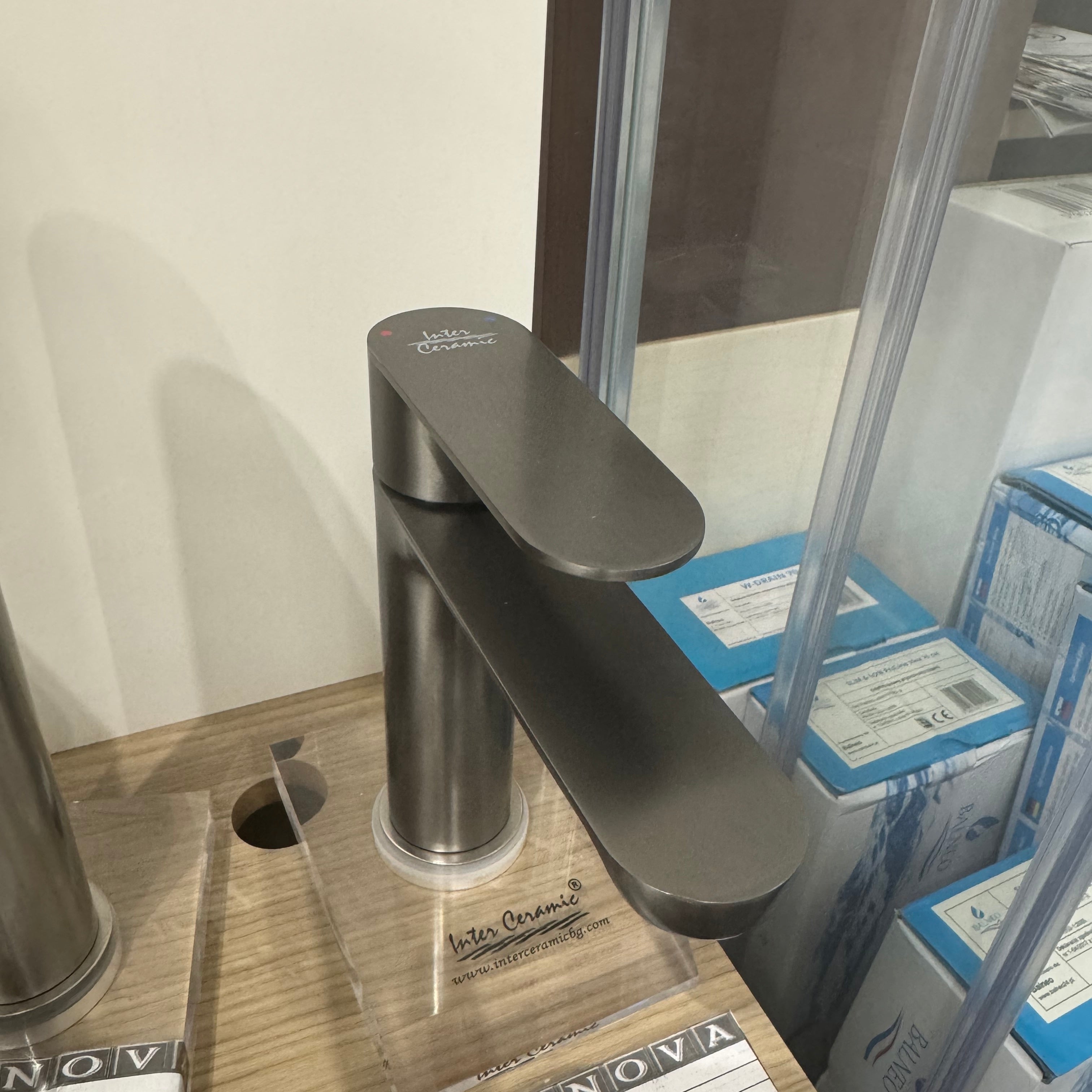 Комплект за баня Venice - Gun Grey стоящ смесител с PVD покритие, промо комплект KERANOVA
