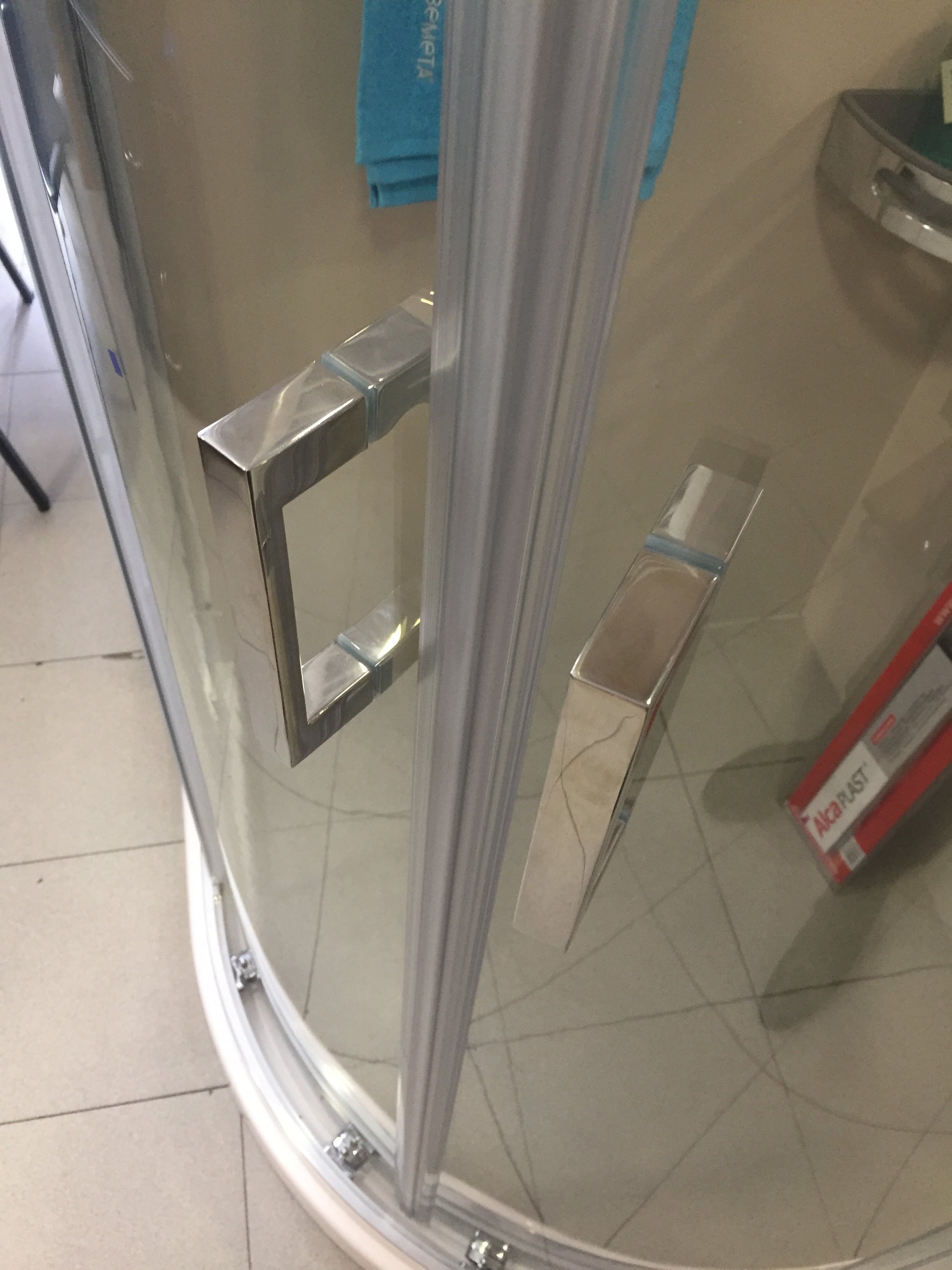 Овална душ кабина с плъзгане Lega Line 90x90 см. - безпрофилна 90x90 душ кабина с хром дръжки, Rolshield Nanoglass и алуминиев профил | KERANOVA