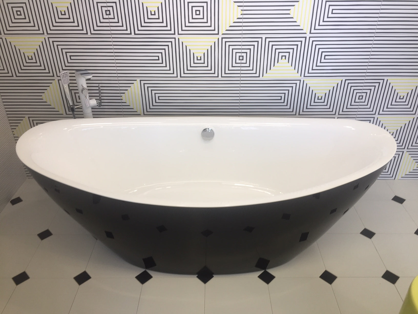 Свободно стояща вана Arezzo Black 180х87 см. черна двустенна акрилна вана в онлайн магазин за обзавеждане за бани KERANOVA