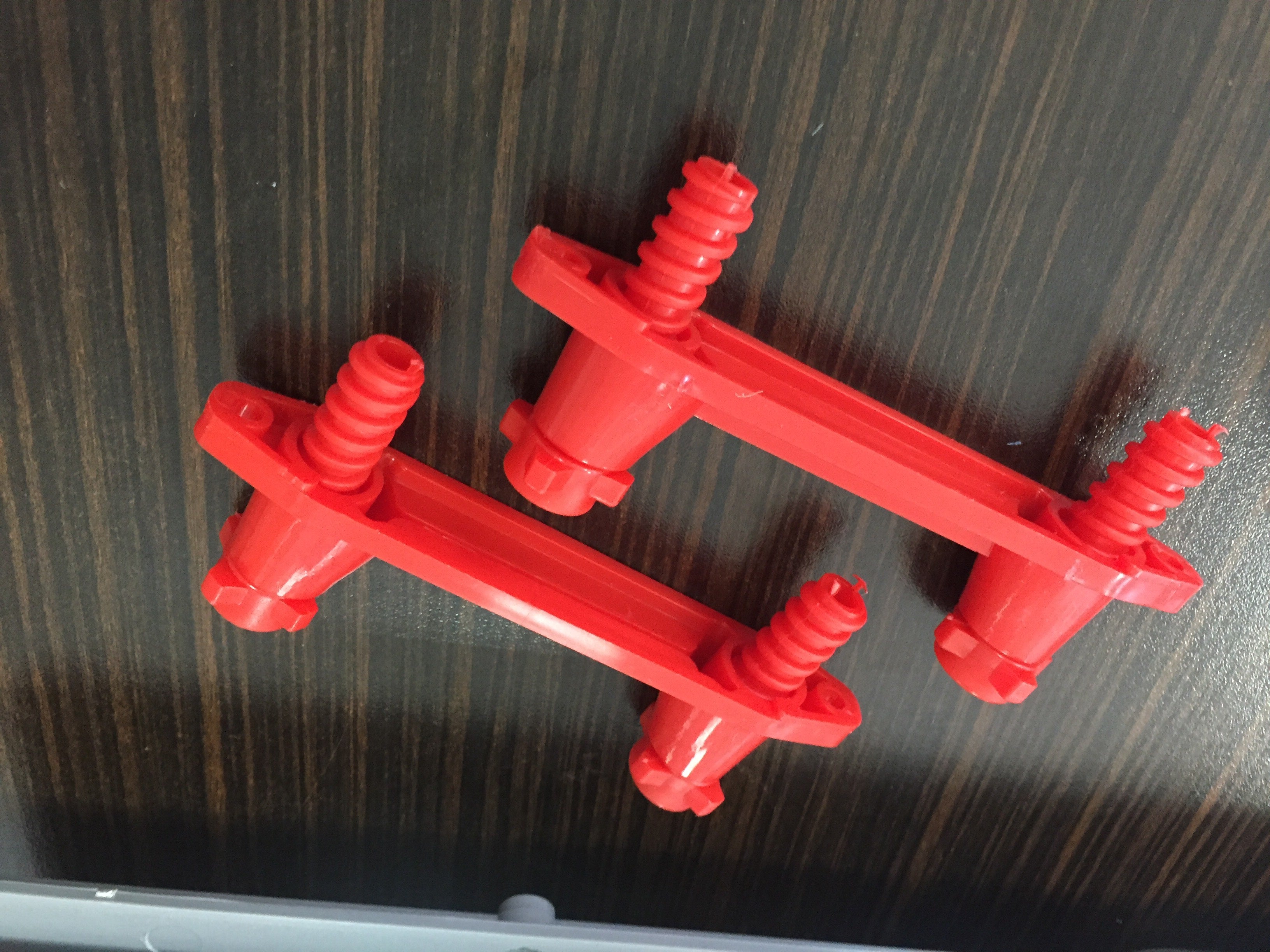 Premium Line Classic - 30, 45, 55, 65, 75 и 85 см. - Pestan дизайнерски линеен сифон компонент червени монтажни щипки за онлайн магазин KERANOVA